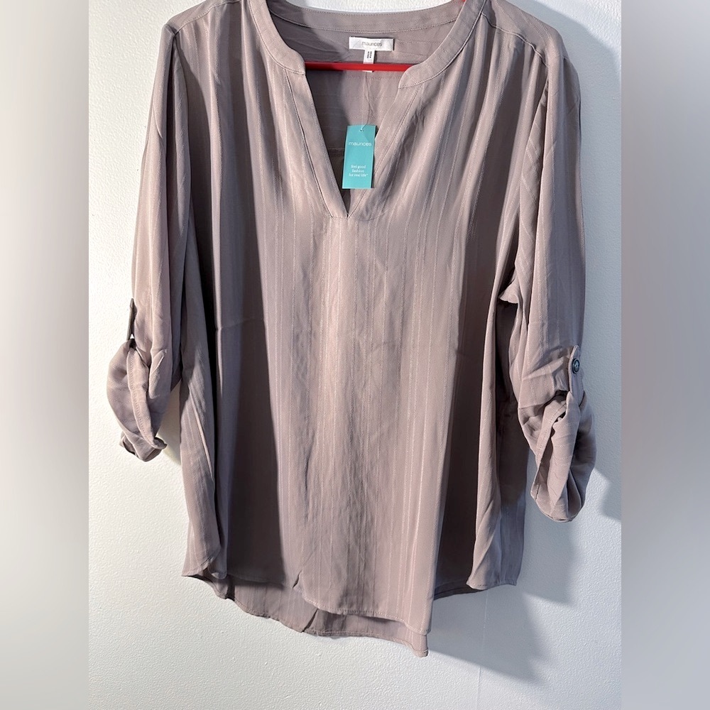 Maurices Atwood 3/4
Sleeve Blouse size large brand new